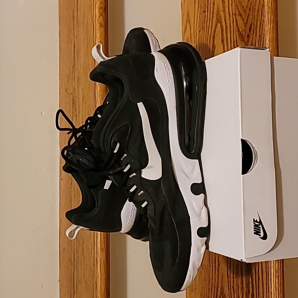 Nike Airmax 270 React - Picture 5 of 11